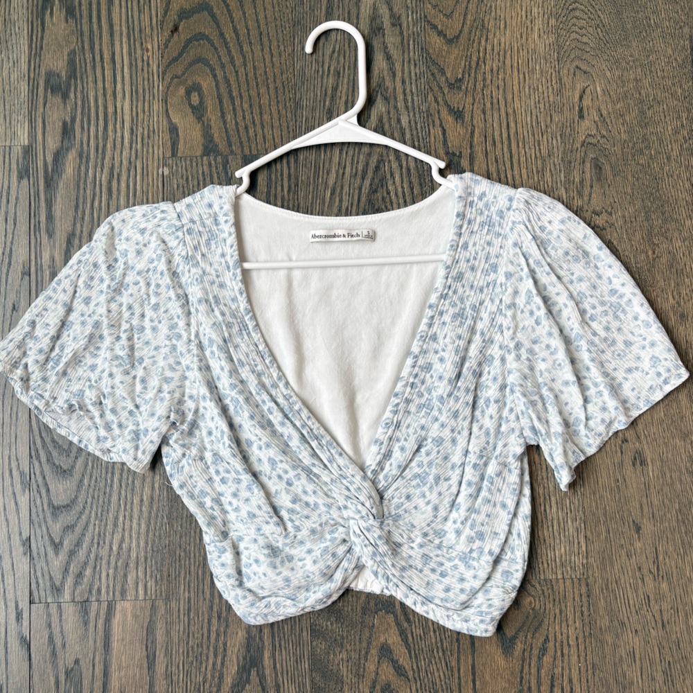 Bundle of Women's Tops - Picture 4 of 5